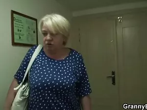 A Doce Miúda Sorride ...
