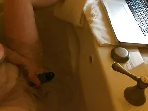 "Busty Autumn finger ...
